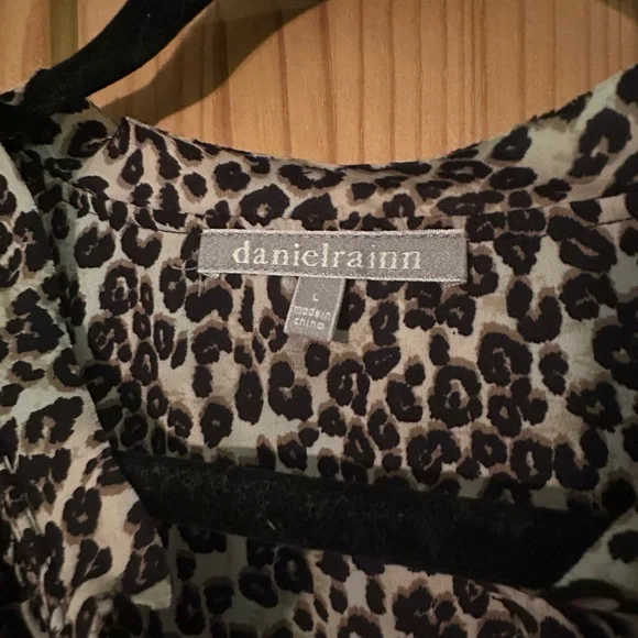 Daniel Rainn Cecelia Pleated Shoulder Blouse - Picture 2 of 2